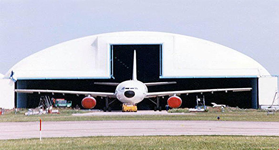 hangar01
